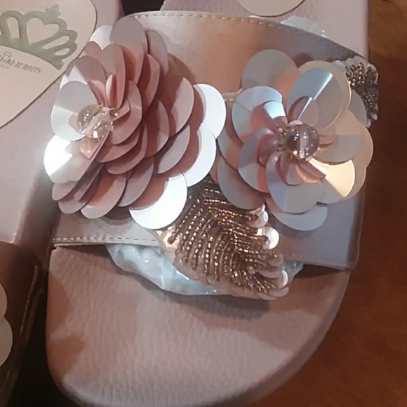 NIB Fergalicious sandals - Picture 7 of 7